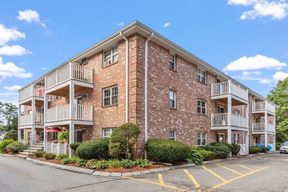 3 Karen Cir unit 5, Billerica, MA 01821 - photo 1