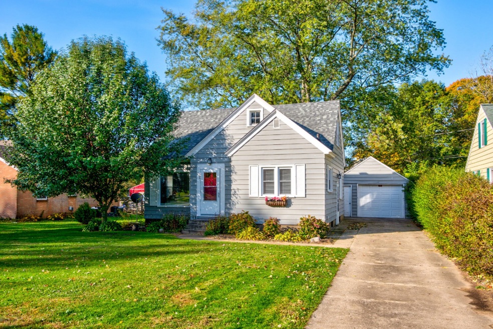 792 Myrtle Ave, Holland-7