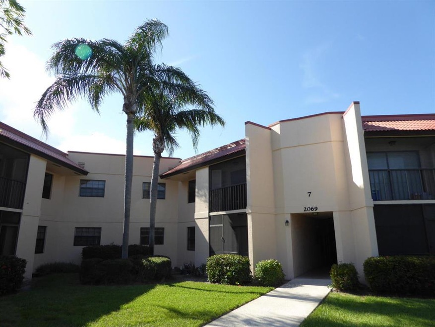 2069 NE Collins Cir Unit 7-1