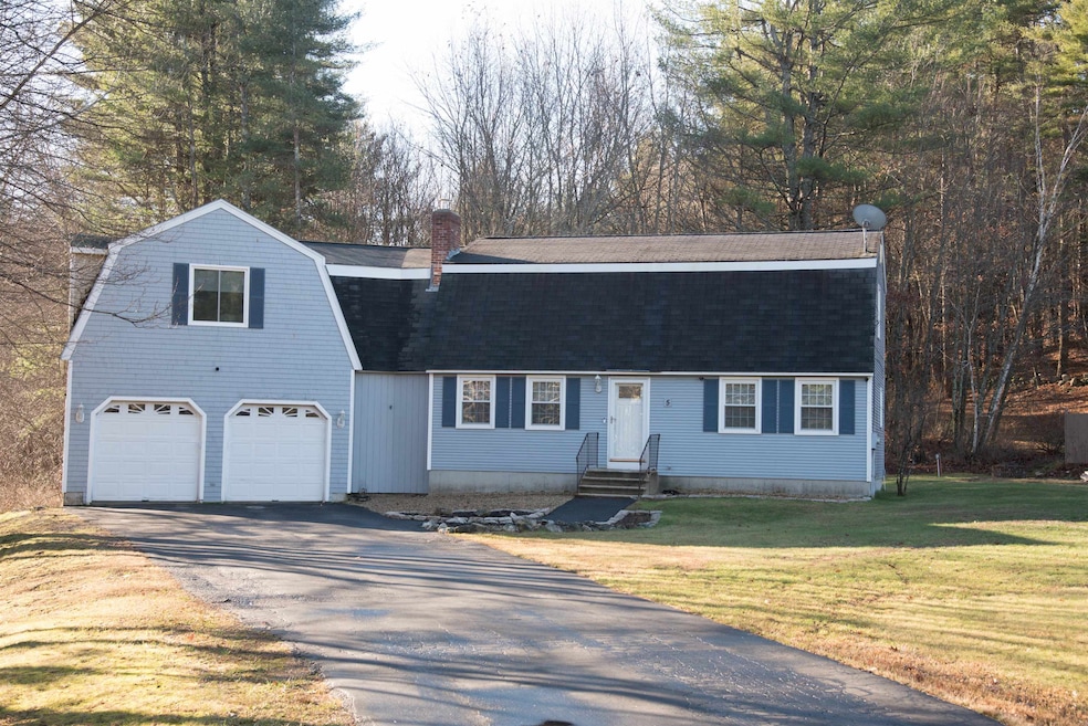 5 Columbia Dr, Londonderry, NH 03053 - photo 1