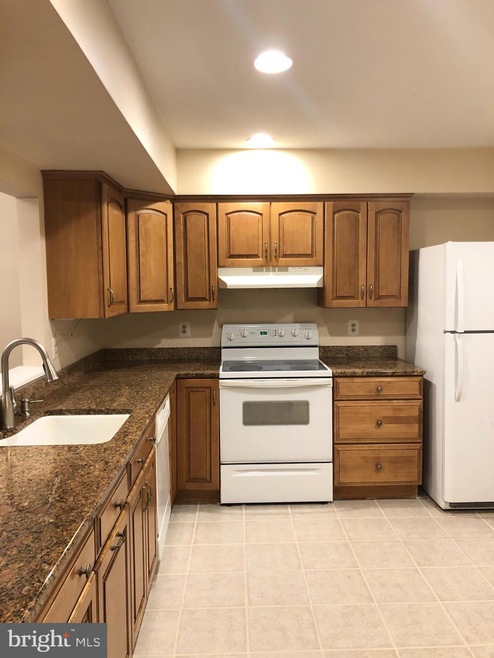 18735 Summer Oak Ct, Germantown, MD 20874 - photo 1