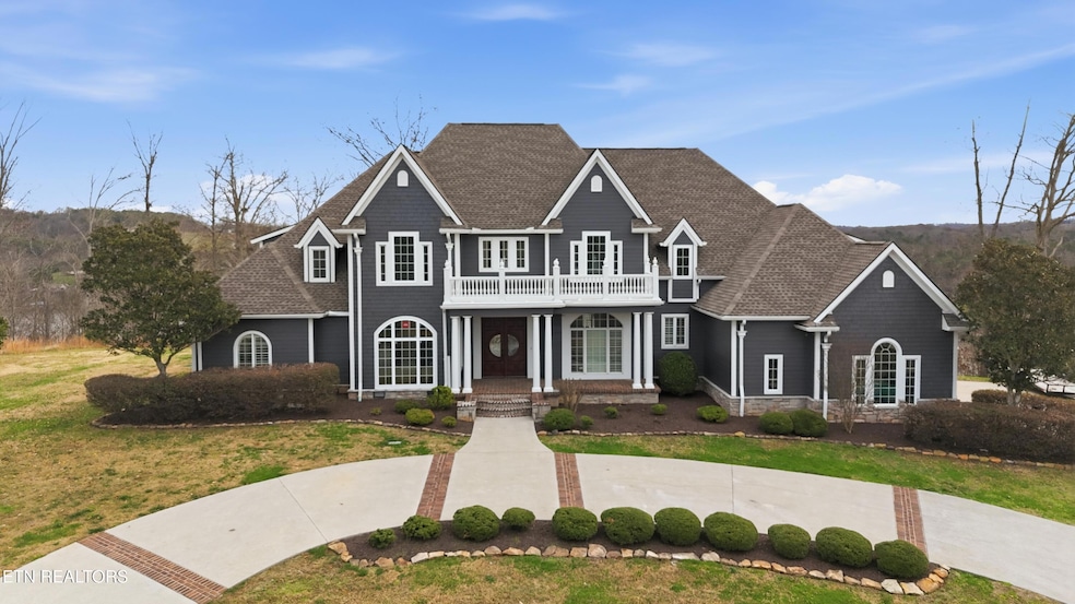 910 Eagle Nest Dr, Loudon, TN 37774 - photo 1