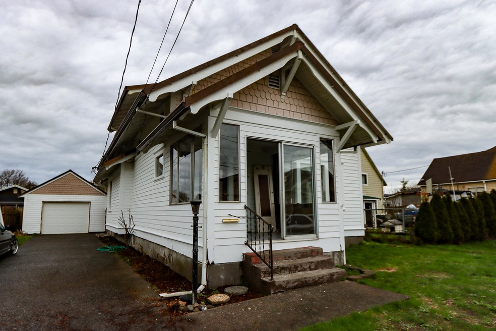 2520 6th St Tillamook OR-32