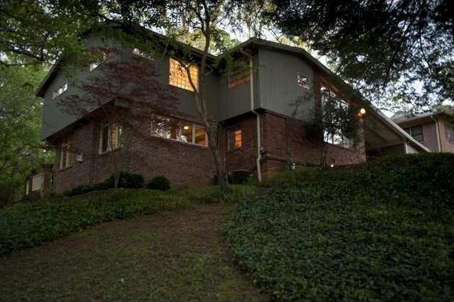 Quintessential Mid-Century Modern.