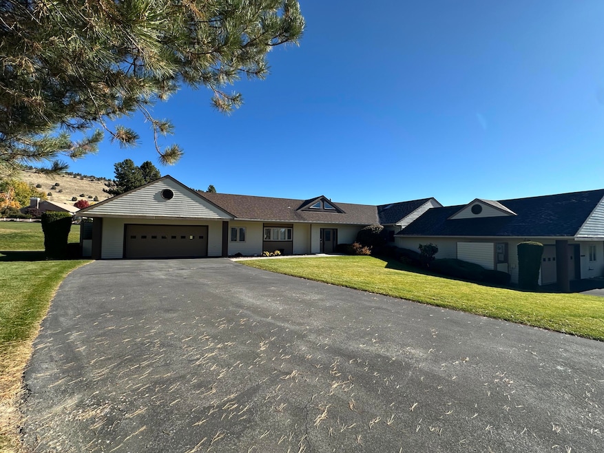 9221 St Andrews Cir, Klamath Falls, OR 97603 - photo 1