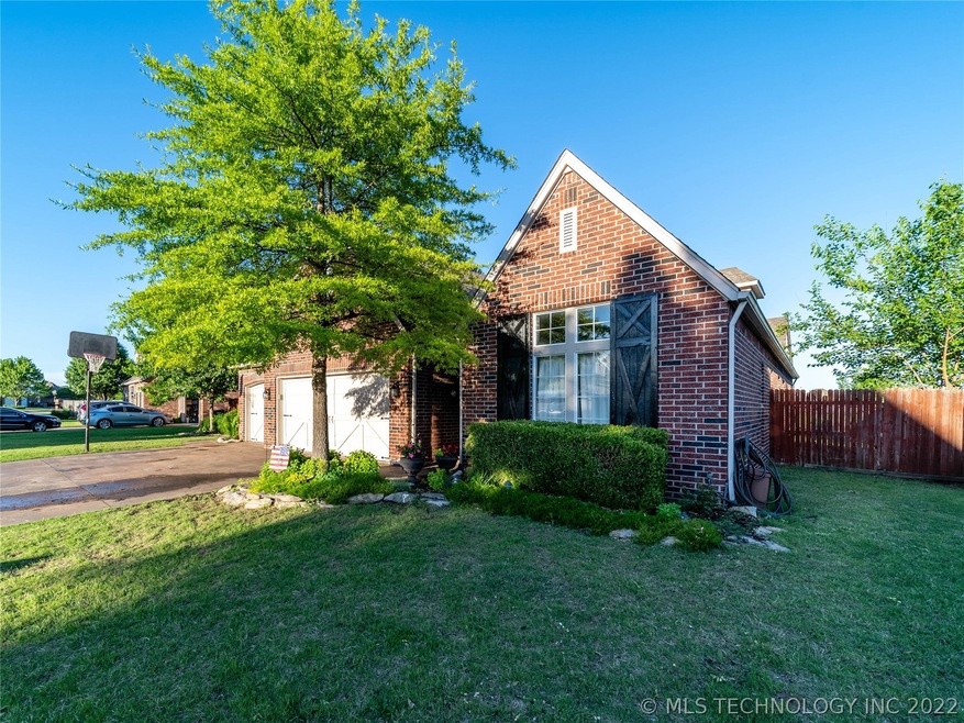 Beautifully maintained Large Family Home centrally
