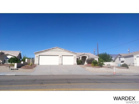 BIG 3 CAR WITH 8 HI DOORS