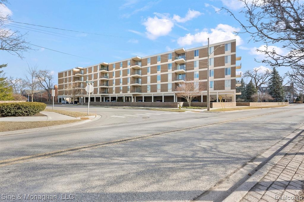 Great Birmingham location for this 2 bedroom condo