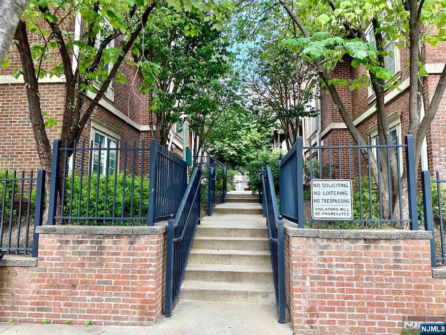 For Sale $448,000 • Co-Listing Agent