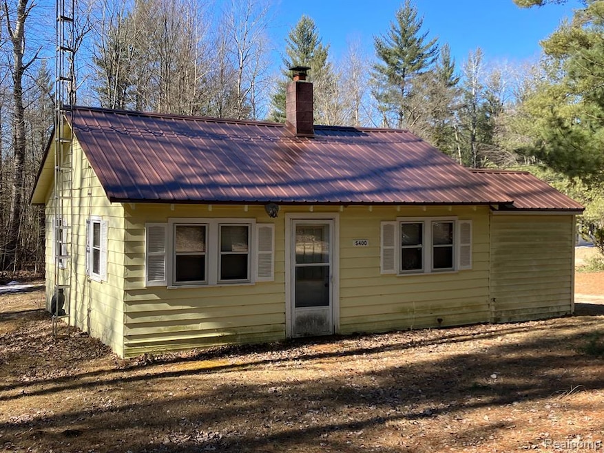 2 bedroom cabin on 1 acre