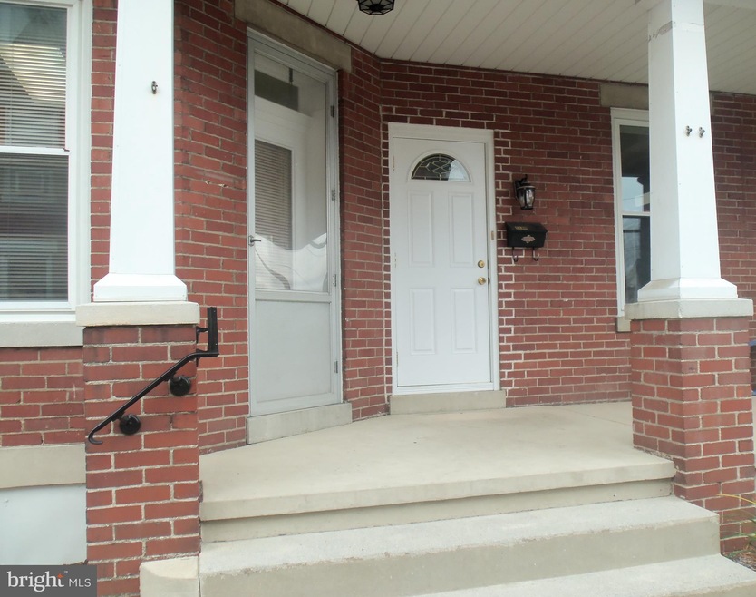 114 E Maple St, Palmyra, PA 17078 - photo 1