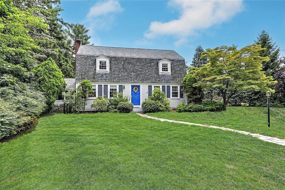 Welcome to 2 Woollett Ct steps to Harbor