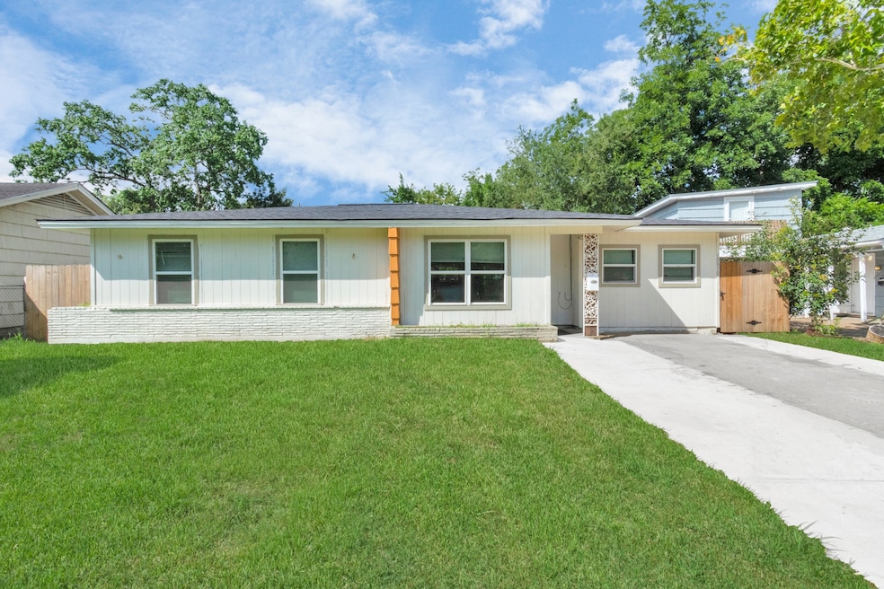 10910 Hoffer St, Houston, TX 77075 - photo 1