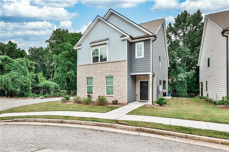 1824 Laurel Green Way