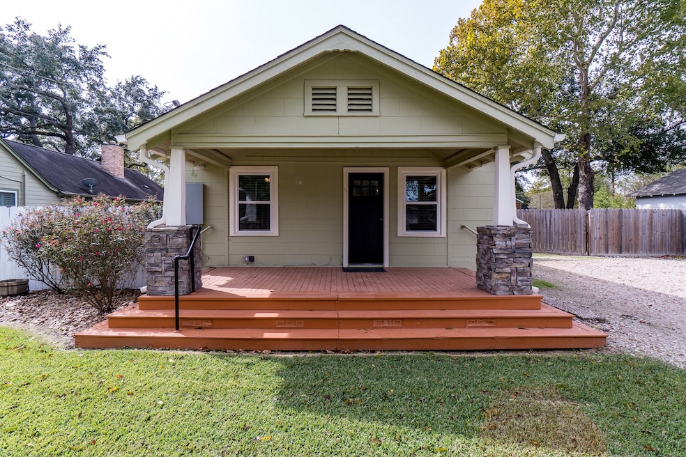 504 S Cherry St, Tomball, TX 77375 - photo 1