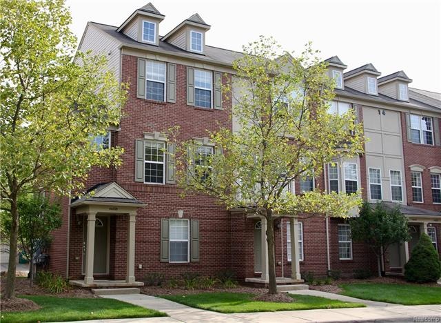 End Unit Condo in The Townes of Liberty Park Novi