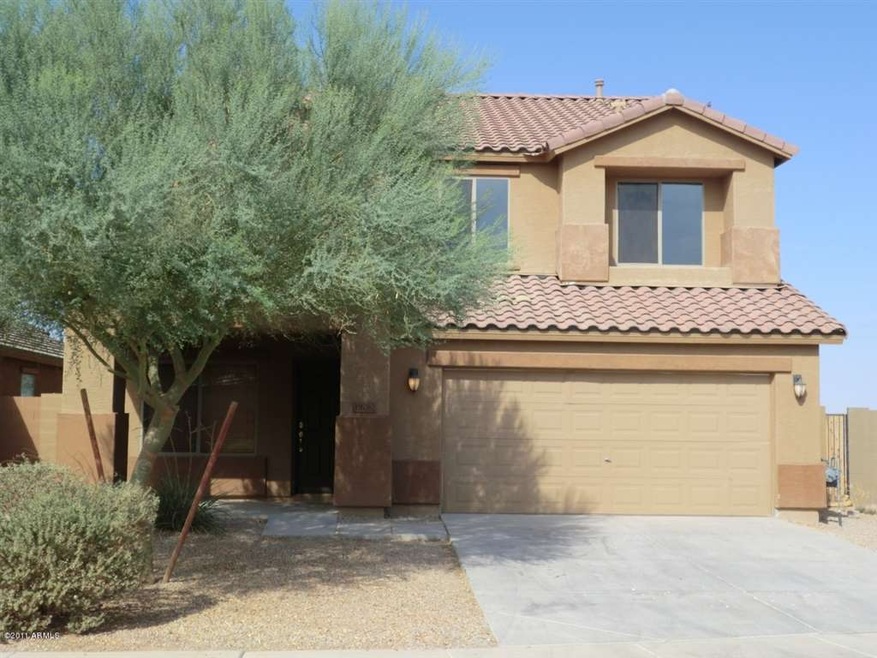 5 BEDROOMS & 2.5 BATHS