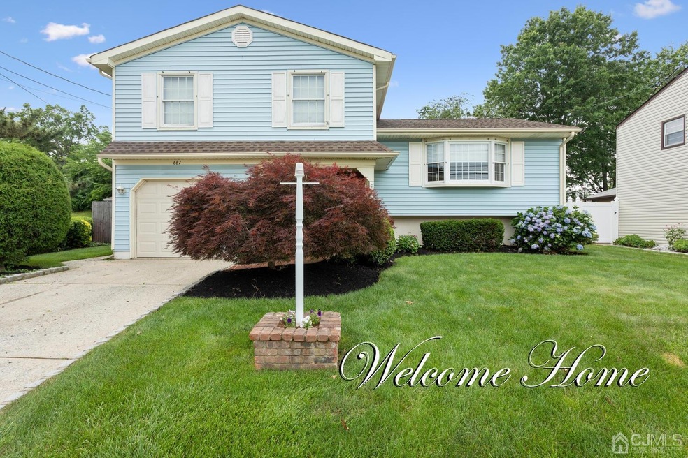 667 Franklin Dr, Perth Amboy, NJ 08861 - photo 1