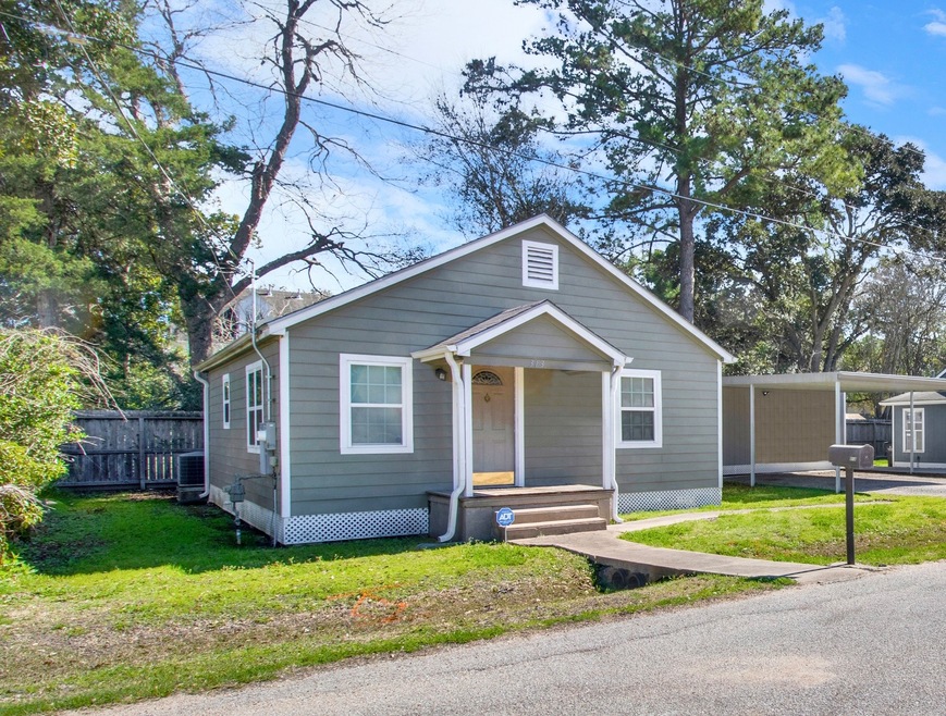 313 S Durant St, Alvin, TX 77511 - photo 1