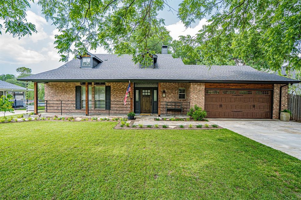 303 Casas Del Sur St, Granbury, TX 76049 - photo 1