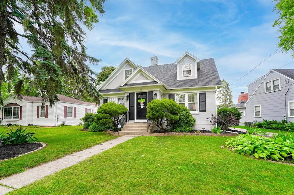 726 W 9th St S, Newton, IA 50208 - photo 1