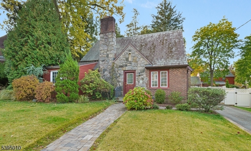 654 Suffern Rd, Teaneck, NJ 07666 - photo 1