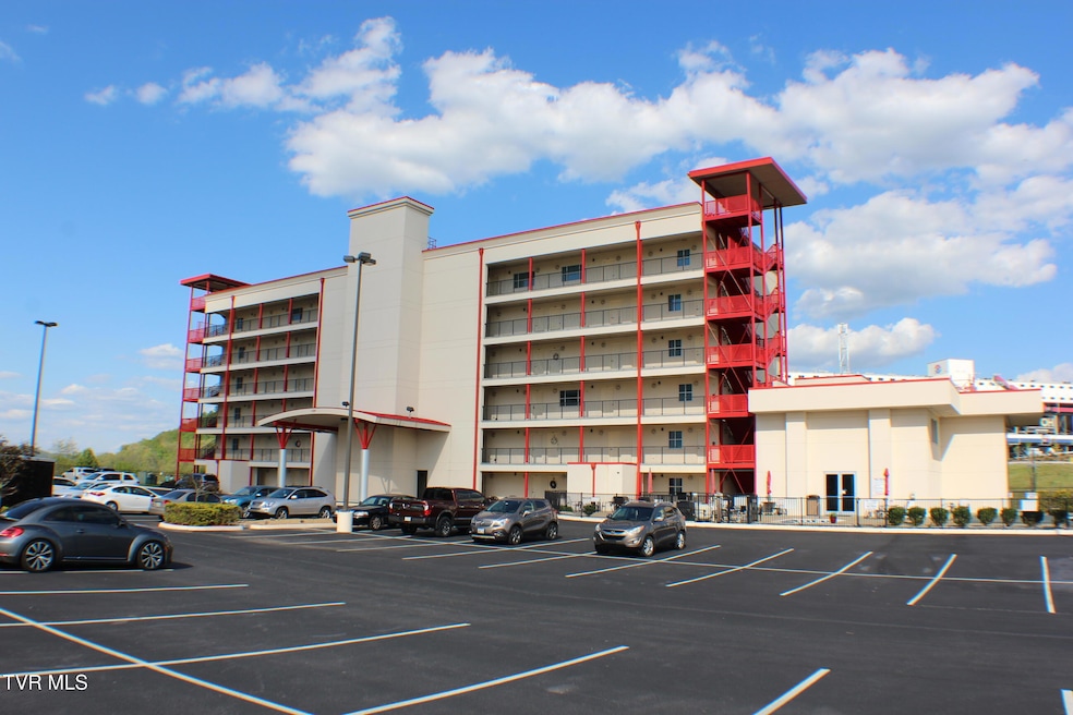 120 Raceday Center Dr unit 604, Bristol, TN 37620 - photo 1