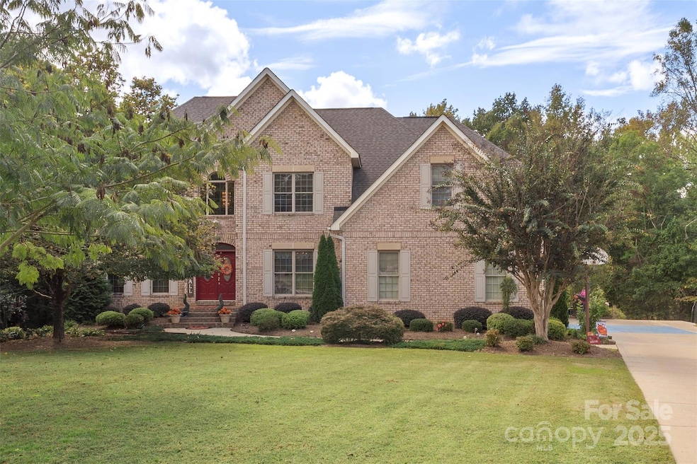 Under Contract $925,000