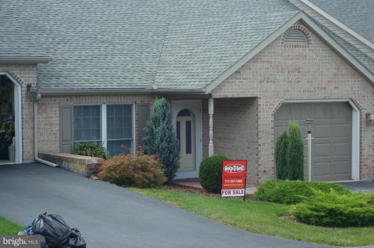 2342 Majestic Ct, Chambersburg, PA 17202 - photo 1