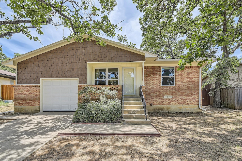 2011 Mercedes Rd, Denton, TX 76205 - photo 1