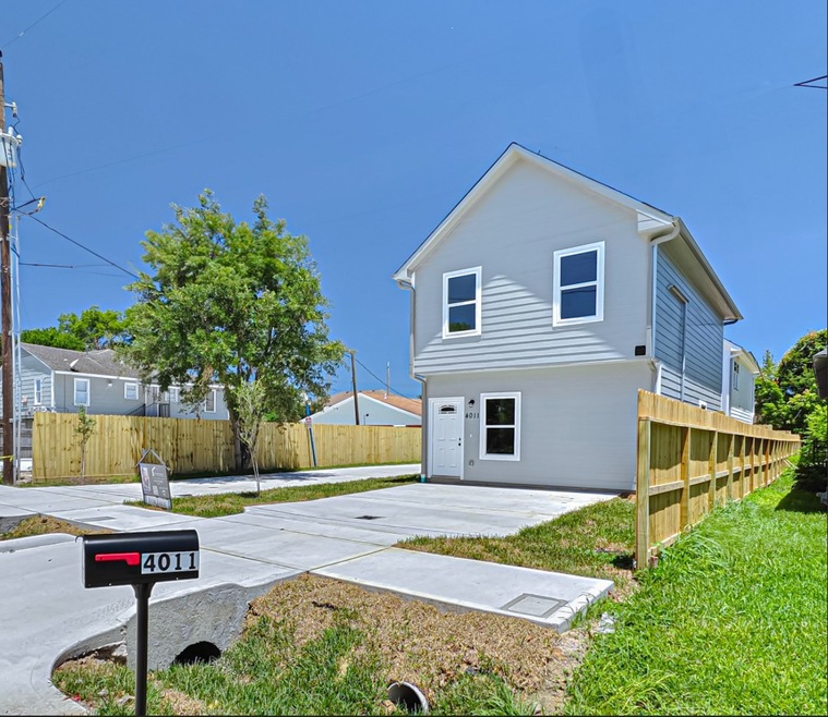 4011 King St, Houston, TX 77026 - photo 1