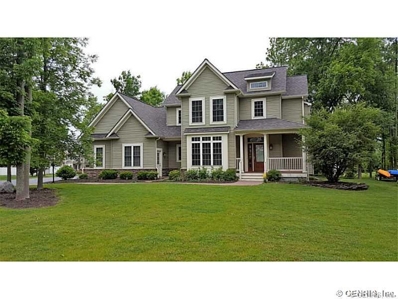Exterior Front. Welcome home to 499 Shorewood - en