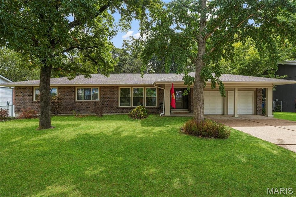 836 Wheelwright Dr, Ballwin, MO 63021 - photo 1