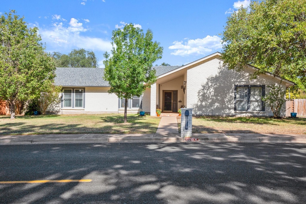 Under Contract $465,000 • Co-Listing Agent