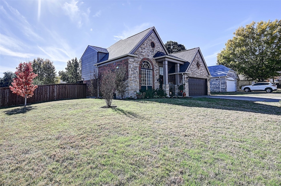 6844 Dogwood Ln, North Richland Hills, TX 76182 - photo 1