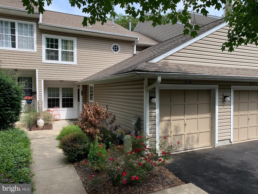 198 Nottingham Ct, Glen Mills, PA 19342 - photo 1