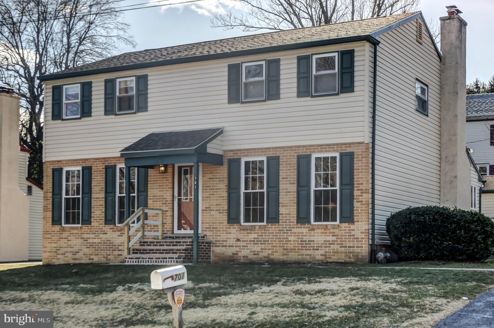 701 Oxford Ln, Wallingford, PA 19086 - photo 1