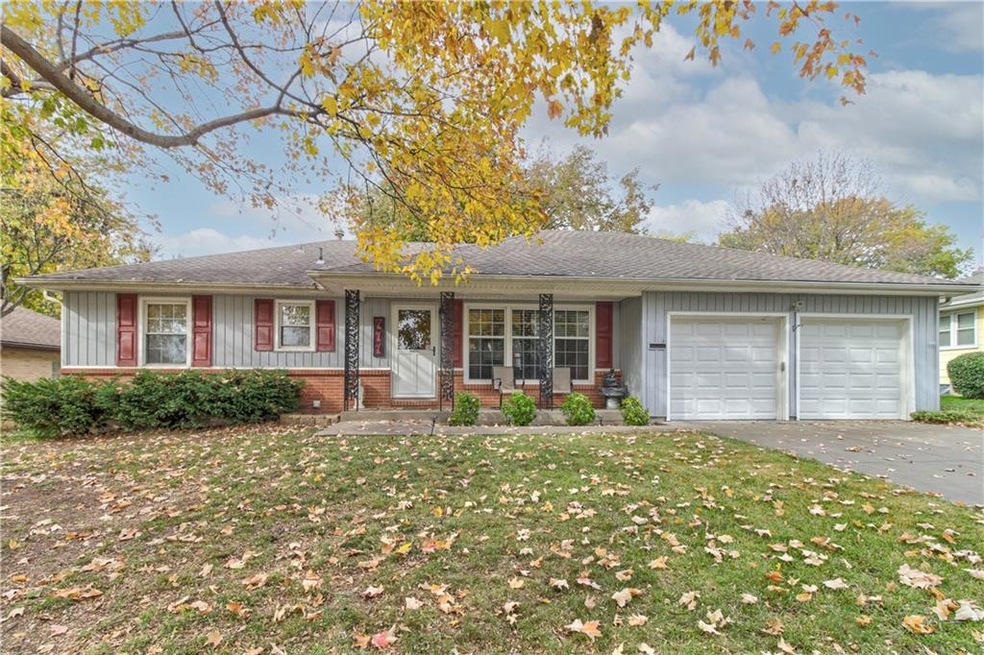 711 NW Range St, Blue Springs, MO 64015 - photo 1