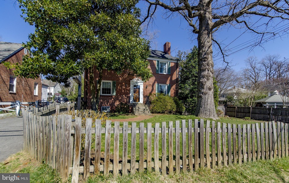 810 Park Ave, Falls Church, VA 22046 - photo 1