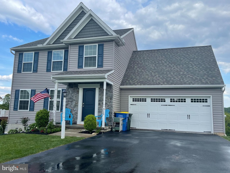 315 Riviera St, Mount Wolf, PA 17347 - photo 1