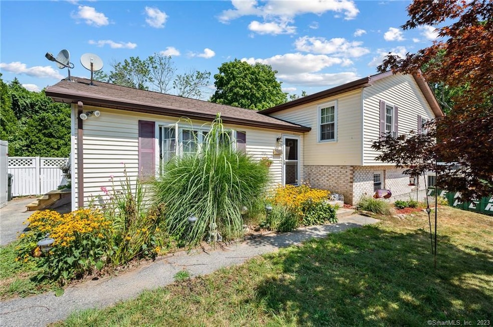 24 Eastridge Rd, New London, CT 06320 - photo 1