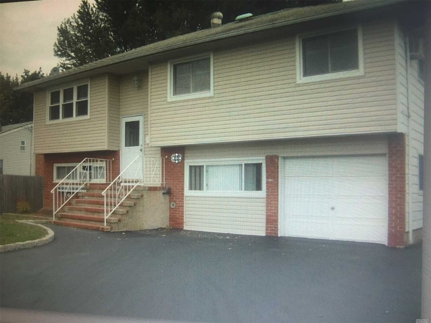 156 Verona Pkwy, Lindenhurst, NY 11757 - photo 1