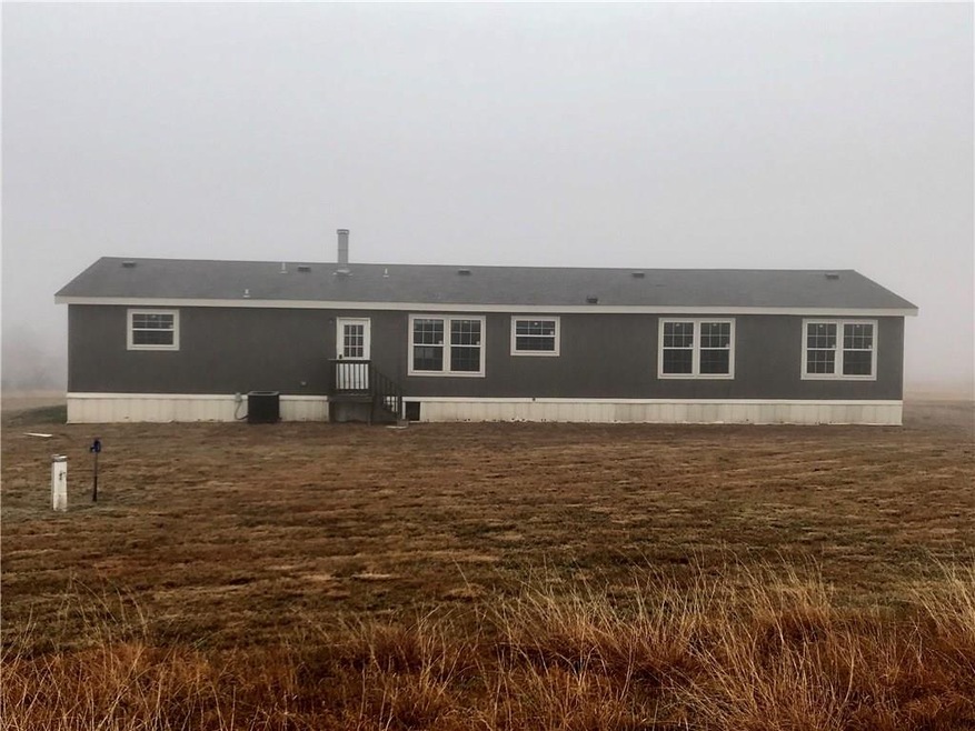 10537 N 2000 Rd, Elk City, OK 73644 - photo 1