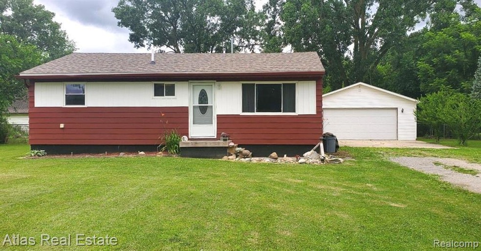 7331 Adelle Ct, Flushing, MI 48433 - photo 1