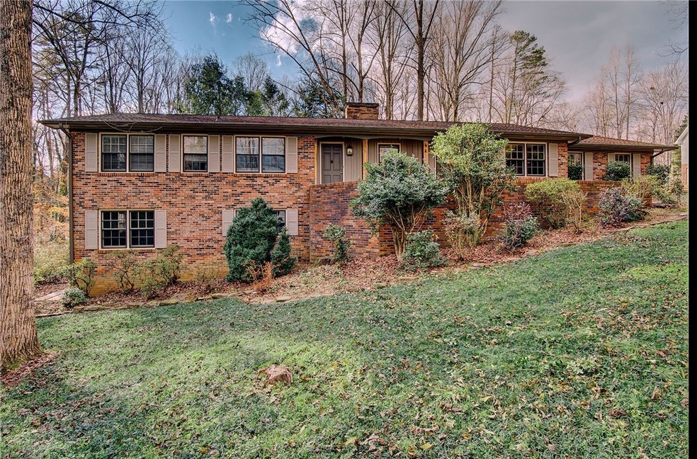 211 Lakeside Dr, Walhalla, SC 29691 - photo 1