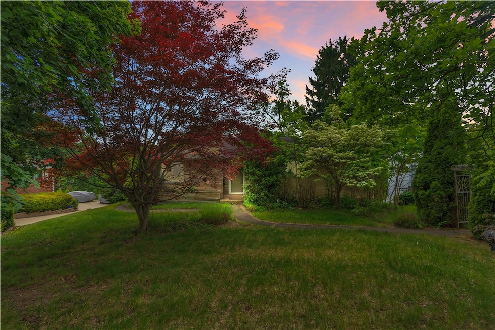 Welcome to 326 Pinevue Drive in Monroeville, Locat