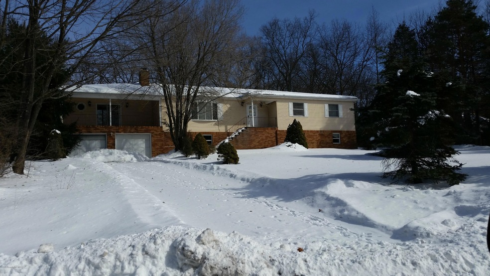 3105 Stroud Wood Cir, Stroudsburg, PA 18360 - photo 1