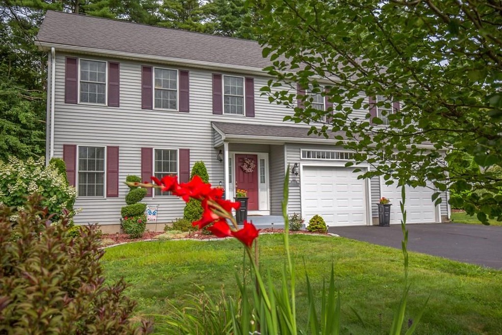 1613 Center St, Ludlow, MA 01056 - photo 1