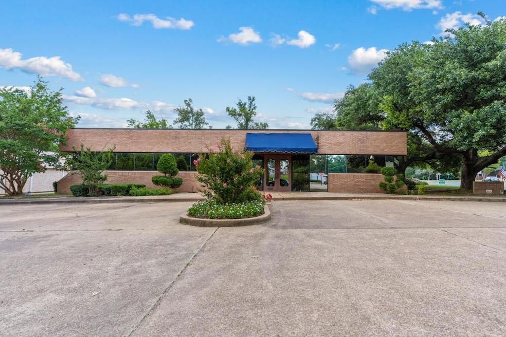 915 Judson Rd, Longview, TX 75601 - photo 1