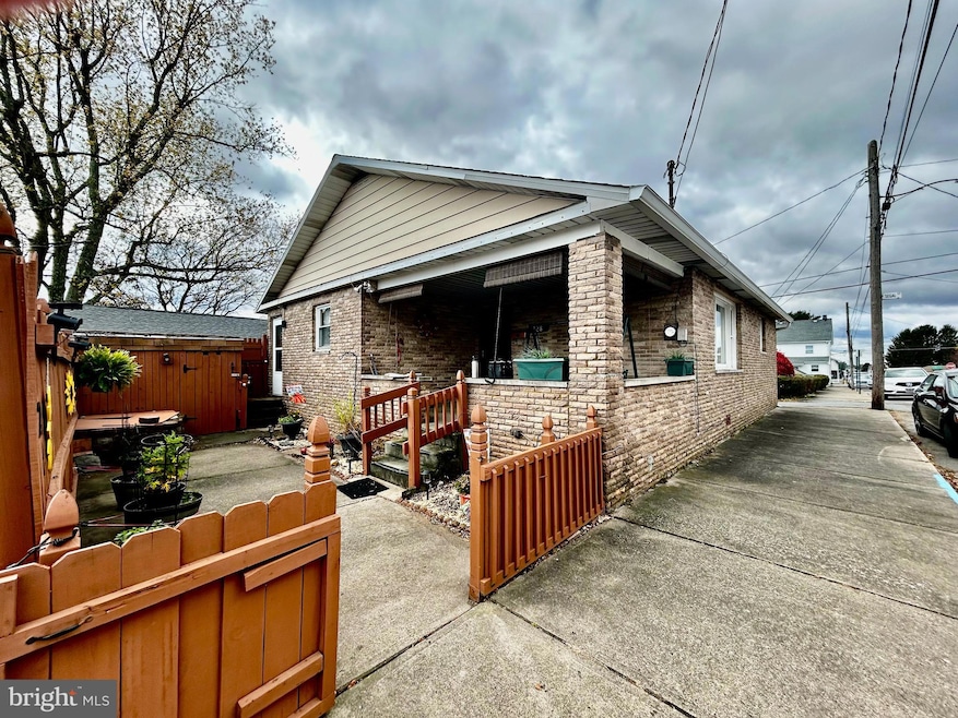 728 E 3rd St, Hazleton, PA 18201 - photo 1